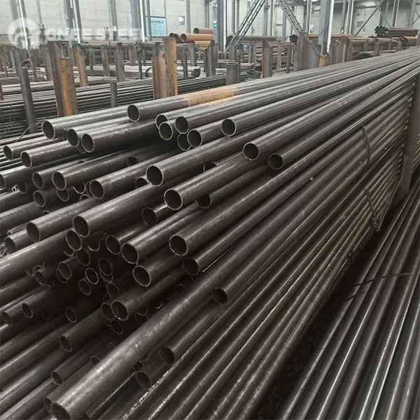 E215 zökkenőmentes precíziós csövek